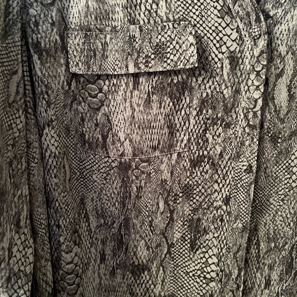 Torrid Snake Print Button Down Roll Tab Sleeves B… - image 4